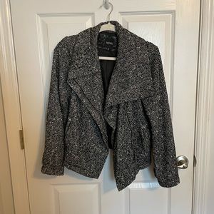 XoXo Women’s Medium Gray & Black Coat Very Warm and Cozy Zip Up